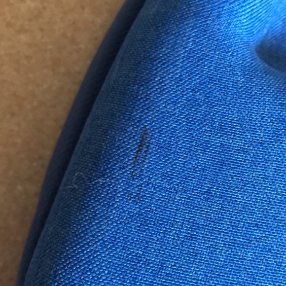 Hard Shell Headphone Travel Carrying Case - Picture 15 of 16